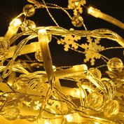 LED vánoční řetěz  20 LED, 2m, s přívěšky 60xmini dekorace, na baterie, teplá bílá, SOLIGHT